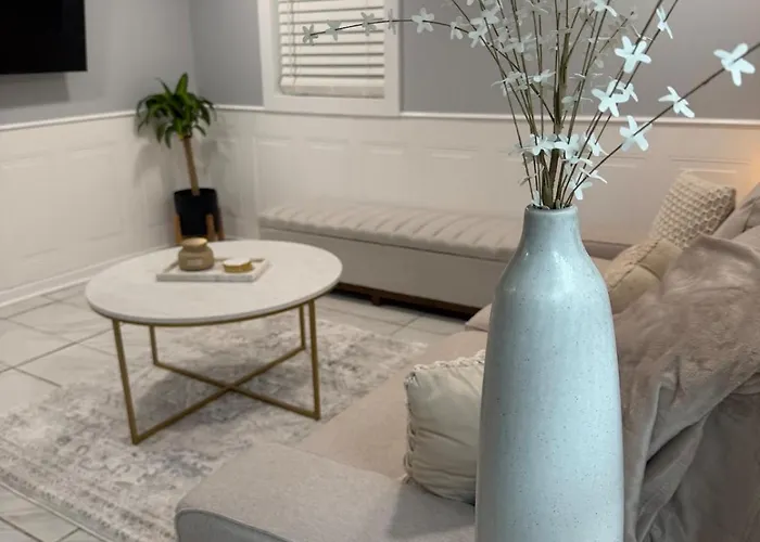 Cozy 2br 15 Min To Downtown Chicago Apartment